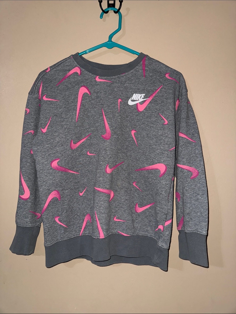 Nike Womens Gray Crewneck Sweater All Over Pink Swoosh Pattern Pullover Fleece